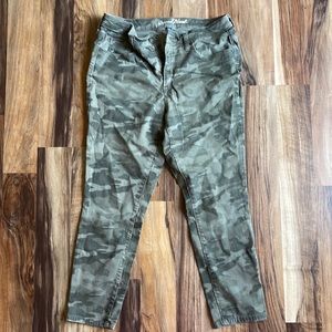 Universal Thread Army Fatigue Pants 10/30R